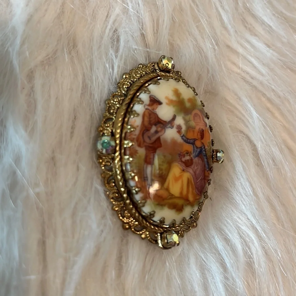 VINTAGE cameo brooch pin gold tone rhinestone painted porcelain Victorian couple